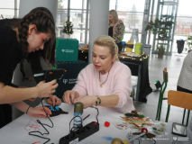 2025-11-28-Przystrajanie-bombek-w-CNK -fot-Jerzy-Doroszkiewicz-PB