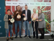 2025-11-28-Przystrajanie-bombek-w-CNK -fot-Jerzy-Doroszkiewicz-PB