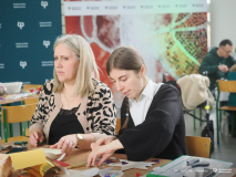 2025-11-28-Przystrajanie-bombek-w-CNK -fot-Jerzy-Doroszkiewicz-PB