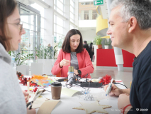 2025-11-28-Przystrajanie-bombek-w-CNK -fot-Jerzy-Doroszkiewicz-PB