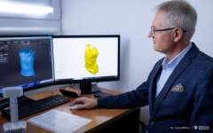 2026-09-15-WM-patent-gorset-ortopedyczny-prof. Piotr-Mrozek-fot-Iryna-Mikhno-PB