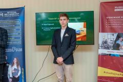 Laureat 1. miejsca w konkursie El-Robo-Mech 2023 podczas rozdania nagród_foto-Mikhno-10