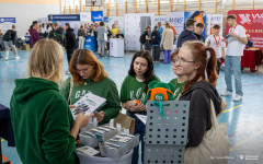2025-04-10-targi edukacyjne-Pisz-foto-Iryna-Mikhno-PB