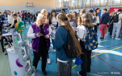 2025-04-10-targi edukacyjne-Pisz-foto-Iryna-Mikhno-PB