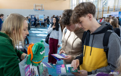 2025-04-10-targi edukacyjne-Pisz-foto-Iryna-Mikhno-PB