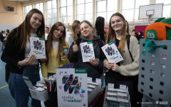 2025-04-10-targi edukacyjne-Pisz-foto-Iryna-Mikhno-PB