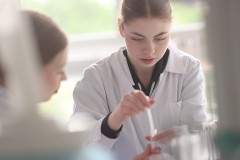 Uczniowie-III-LO-w-Bialymstoku-na-zajeciach-w-laboratoriach-Wydzialu-Budownictwa-i-Nauk-o-Srodowisku_Politechniczna-Siec-VIA-CARPATIA_fot.Pawel_Jankowski-12