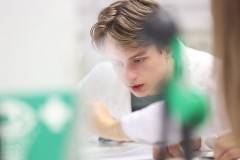 Uczniowie-III-LO-w-Bialymstoku-na-zajeciach-w-laboratoriach-Wydzialu-Budownictwa-i-Nauk-o-Srodowisku_Politechniczna-Siec-VIA-CARPATIA_fot.Pawel_Jankowski-14