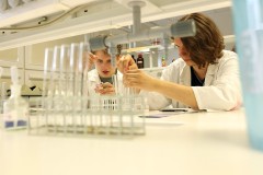 Uczniowie-III-LO-w-Bialymstoku-na-zajeciach-w-laboratoriach-Wydzialu-Budownictwa-i-Nauk-o-Srodowisku_Politechniczna-Siec-VIA-CARPATIA_fot.Pawel_Jankowski-2