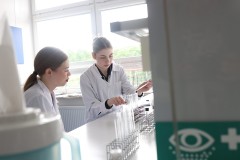 Uczniowie-III-LO-w-Bialymstoku-na-zajeciach-w-laboratoriach-Wydzialu-Budownictwa-i-Nauk-o-Srodowisku_Politechniczna-Siec-VIA-CARPATIA_fot.Pawel_Jankowski-6