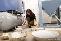 2026-01-15-Urządzenie-do-badania-zużycia-powierzchni-górnych-warstw-nawierzchni-drogowych-fot-Dariusz-Piekut-PB