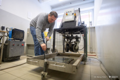 2026-01-15-Urządzenie-do-badania-zużycia-powierzchni-górnych-warstw-nawierzchni-drogowych-fot-Dariusz-Piekut-PB