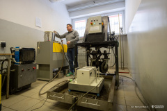 2026-01-15-Urządzenie-do-badania-zużycia-powierzchni-górnych-warstw-nawierzchni-drogowych-fot-Dariusz-Piekut-PB