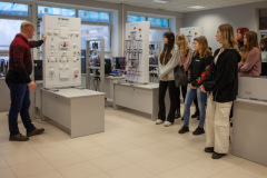 Wycieczka-uczniow-na-Wydziale-Mechanicznym-3-1