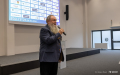 2024-11-28-It-is-English-fot-Dariusz-Piekut