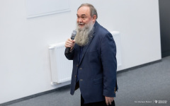 2024-11-28-It-is-English-fot-Dariusz-Piekut