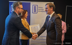 2025-03-20-Certyfikat-Doskonałości-Kształcenia-dla-kierunku-automatyka-i-robotyka-fot-Maciej-Giedrojć-Juraha