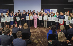 2025-03-20-Certyfikat-Doskonałości-Kształcenia-dla-kierunku-automatyka-i-robotyka-fot-Maciej-Giedrojć-Juraha