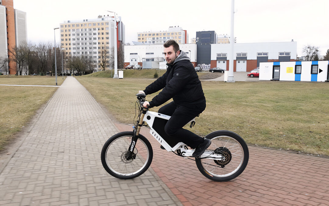 Rowery elektryczne to jego pasja. Damian Orzechowski studiuje na Wydziale Elektrycznym i prowadzi własny startup