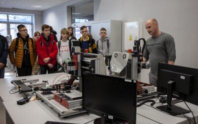 Licealiści poznali pracownie na Wydziale Mechanicznym Politechniki Białostockiej
