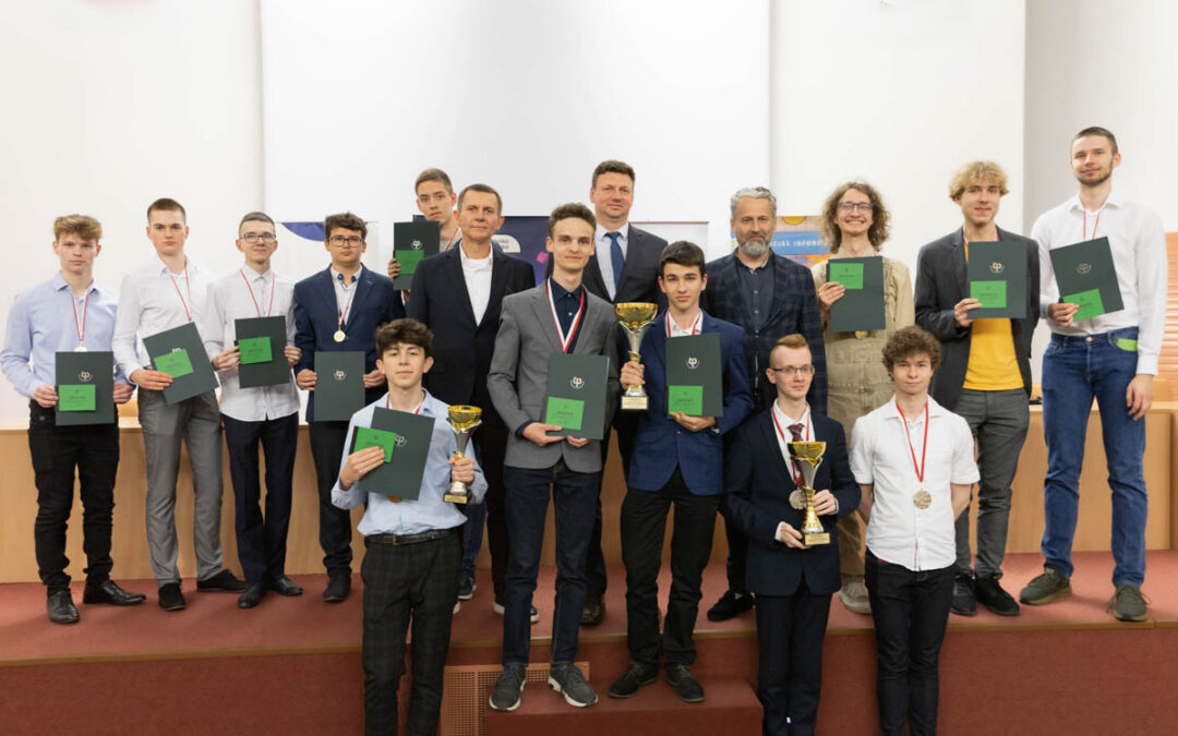14 uczniów z Białegostoku i Ostrołęki zdobyło indeksy na studia w Politechnice Białostockiej! To laureaci konkursu „Matematyka stosowana”