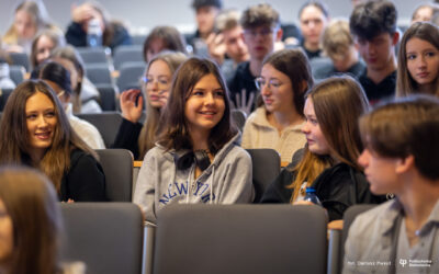 Uczniowie z III LO na wykładach i warsztatach w Politechnice Białostockiej