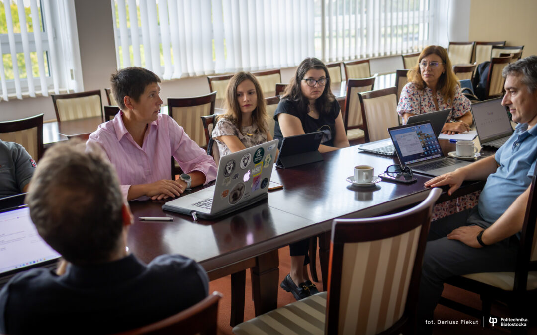 Politechnika Białostocka realizuje międzynarodowy projekt MAESTRO-AI. Sztuczna inteligencja w nauczaniu matematyki i programowania