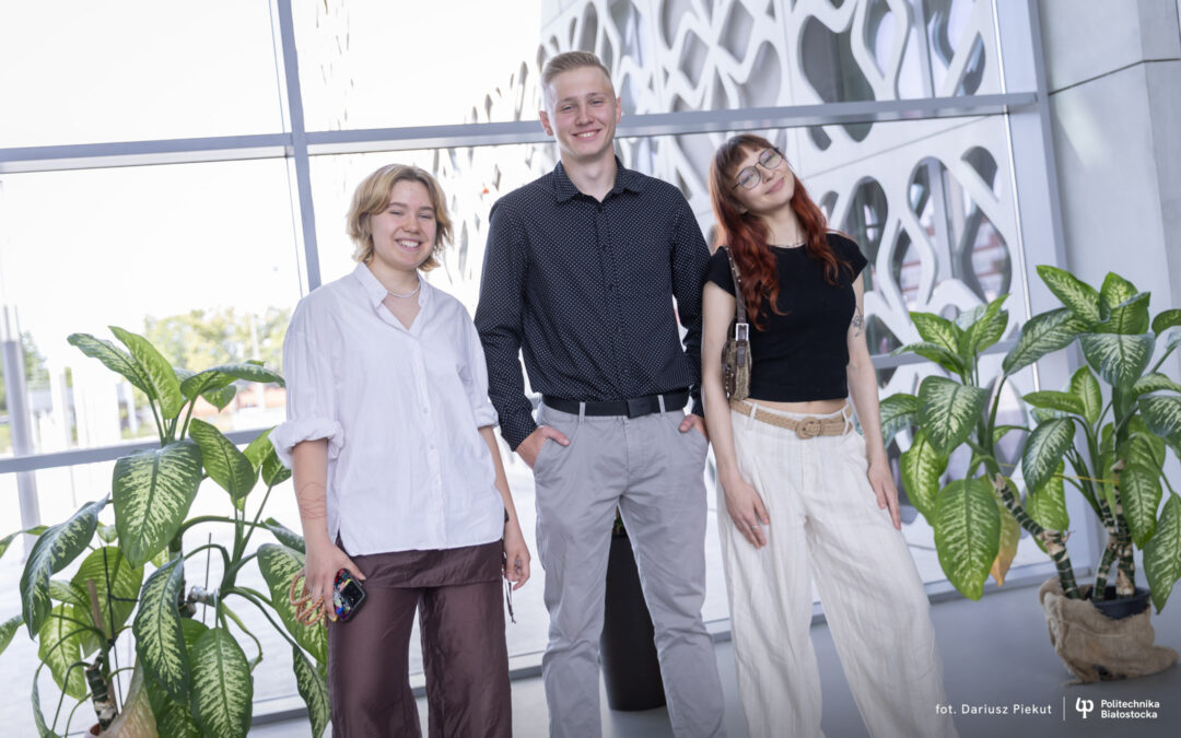 troje studentów w CNK