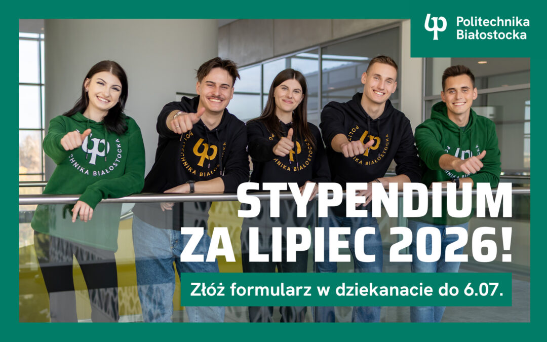 uśmiechnięci studenci w bluzach z logiem PB: 2 panie i 3 panów